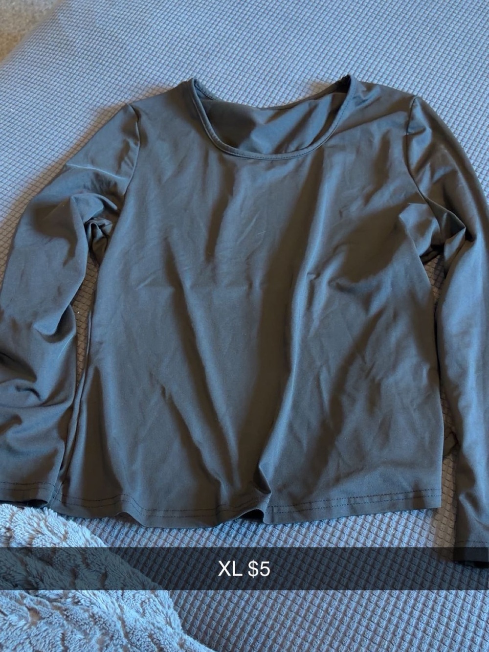 Classic Long-Sleeve Women's Top in black